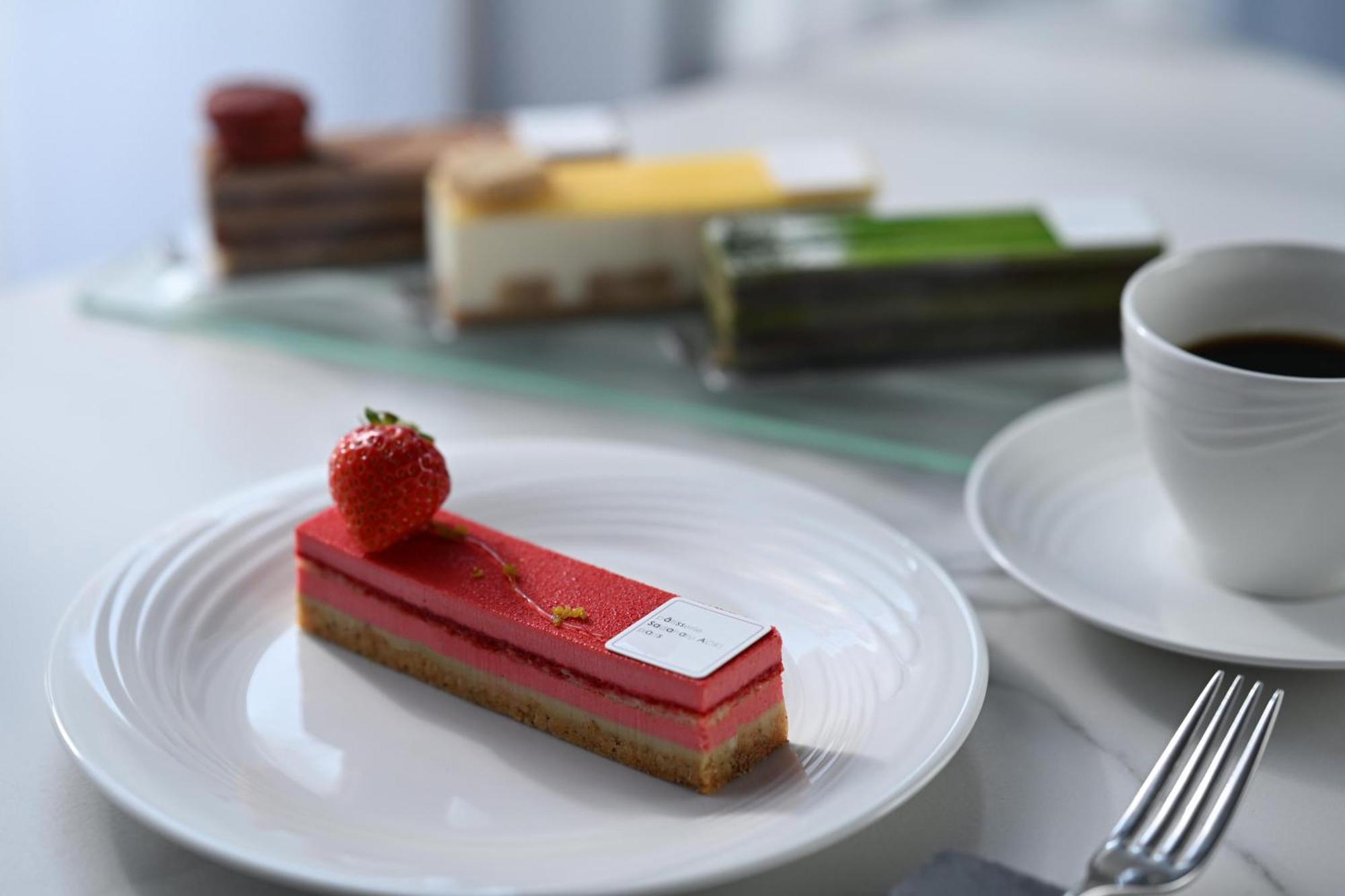 The Royal Park Hotel Iconic Kyōto Exterior foto A strawberry parfait